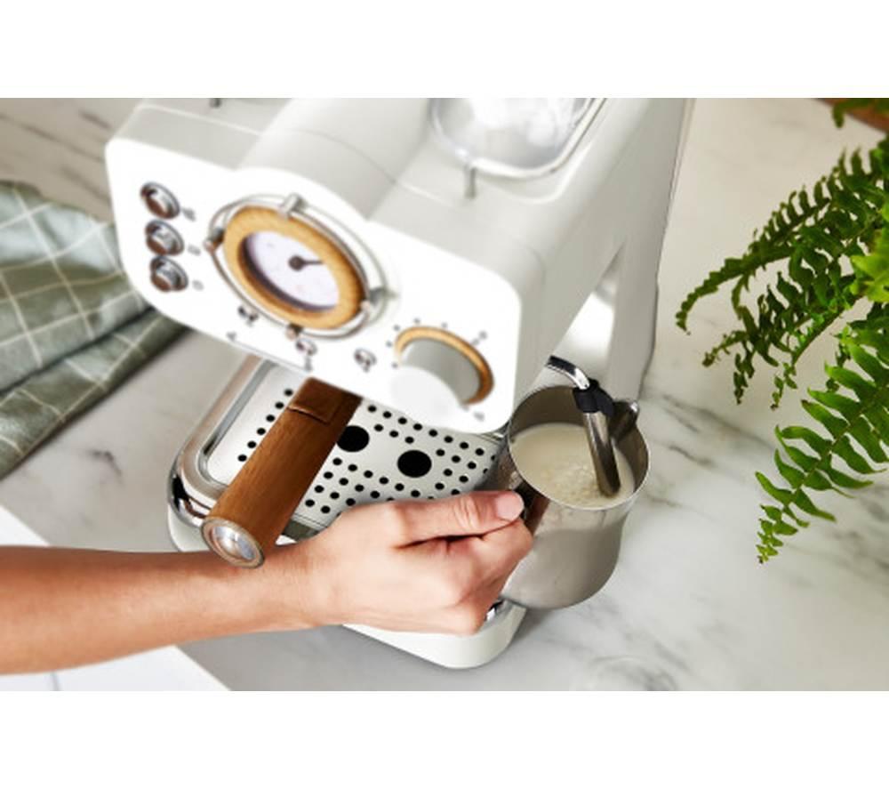 SWAN Retro Pump Espresso SK22110WHTN Coffee Machine - White image number 4 of 7