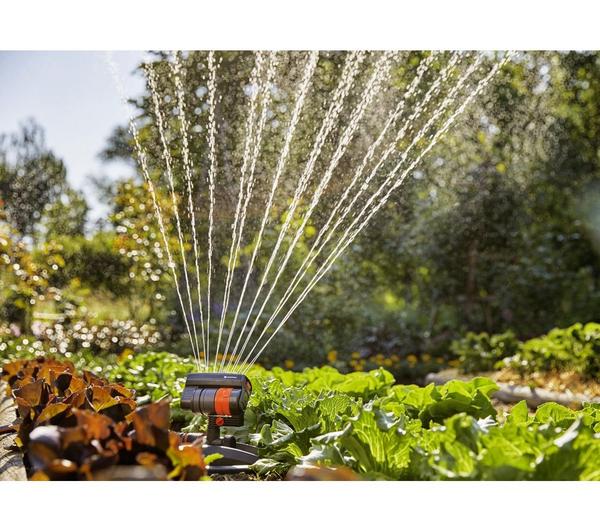 GARDENA 1973 Aquazoom 2700-Square Foot Oscillating Sprinkler With Fully Adjustable Width Control3900 Sq Ft Adjustable Width Oscillating Sprinkler GARDENA 1973 Aquazoom 2700-Square Foot Oscillating Sprinkler With Fully Adjustable Width Control3900 Sq Ft Adjustable Width Oscillating Sprinkler
