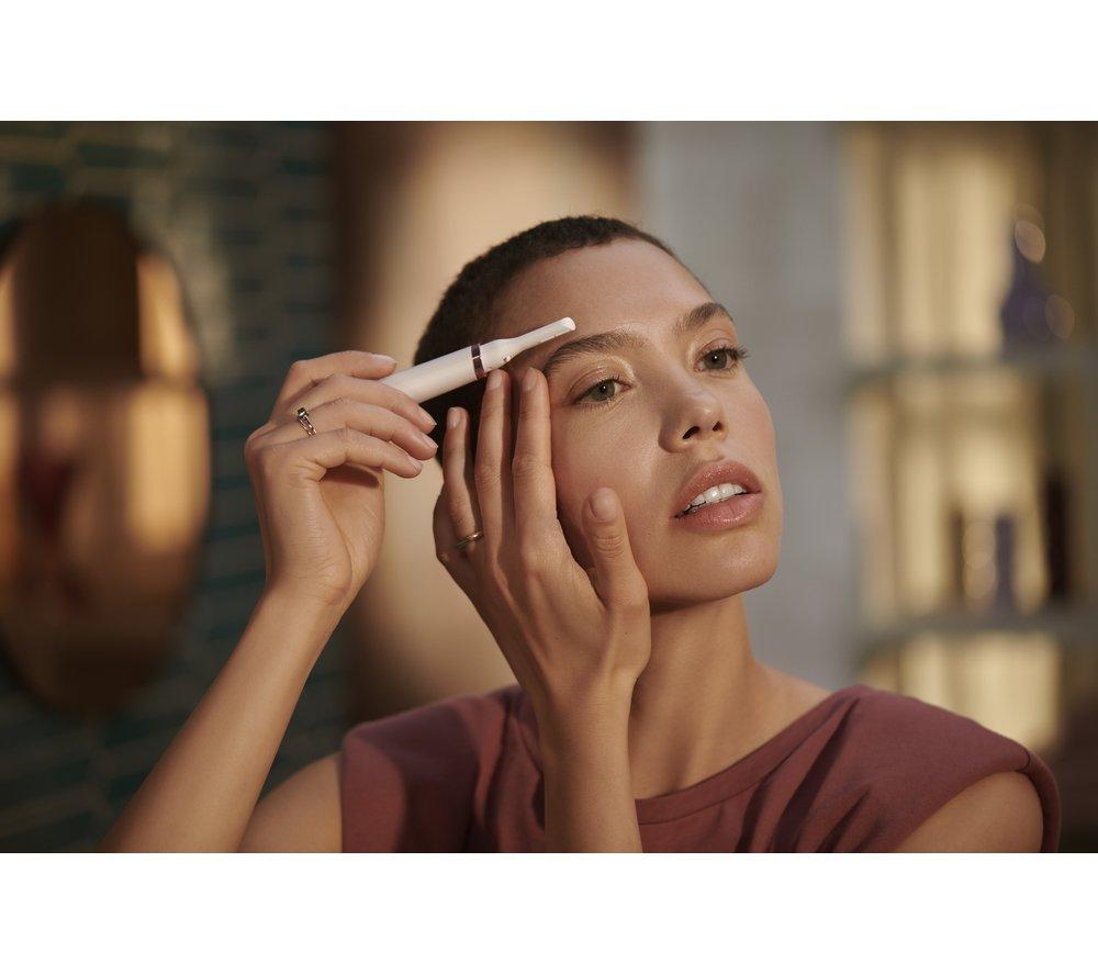 PHILIPS Lumea 7000 Series BRI923/00 IPL Hair Removal System with Pen Trimmer - White image number 8 of 10