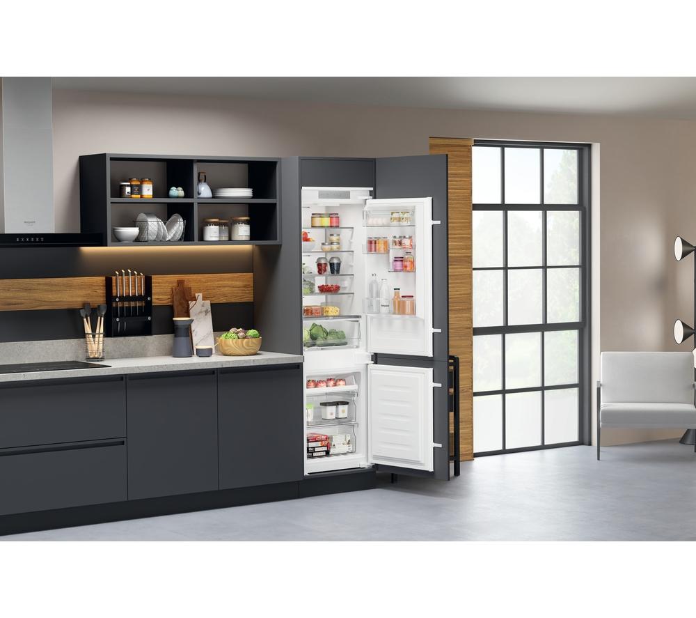 HOTPOINT HTC20 T321 Integrated 70/30 Fridge Freezer - Sliding Hinge image number 10 of 15