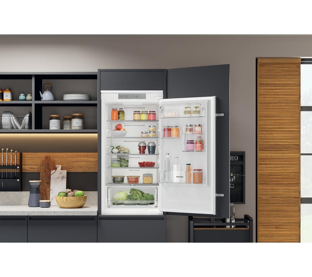 HOTPOINT HTC20 T321 Integrated 70/30 Fridge Freezer - Sliding Hinge image number 11 of 15