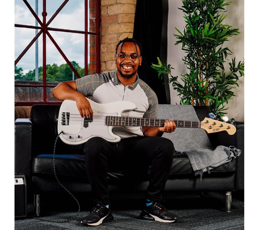 3RD AVENUE Full Size 4/4 Electric Bass Guitar Bundle - White image number 5 of 6