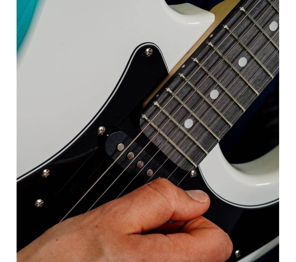 3RD AVENUE 3/4 Size Electric Guitar Bundle - White image number 6 of 6