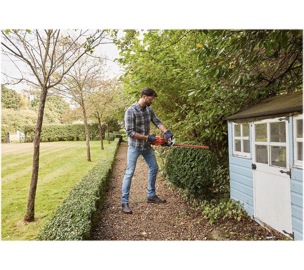 BLACK + DECKER BEHT201-GB Corded Hedge Trimmer image number 4 of 7