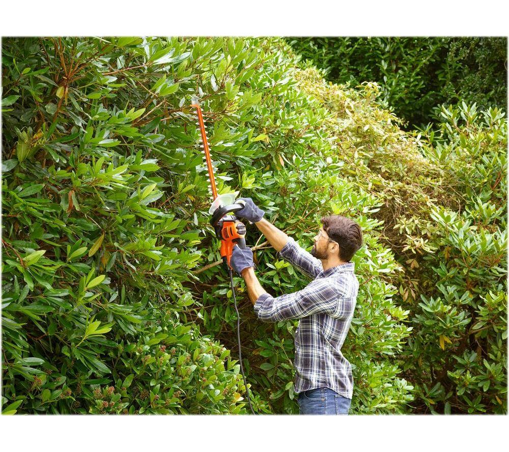BLACK + DECKER BEHTS401-GB Corded Hedge Trimmer image number 4 of 10