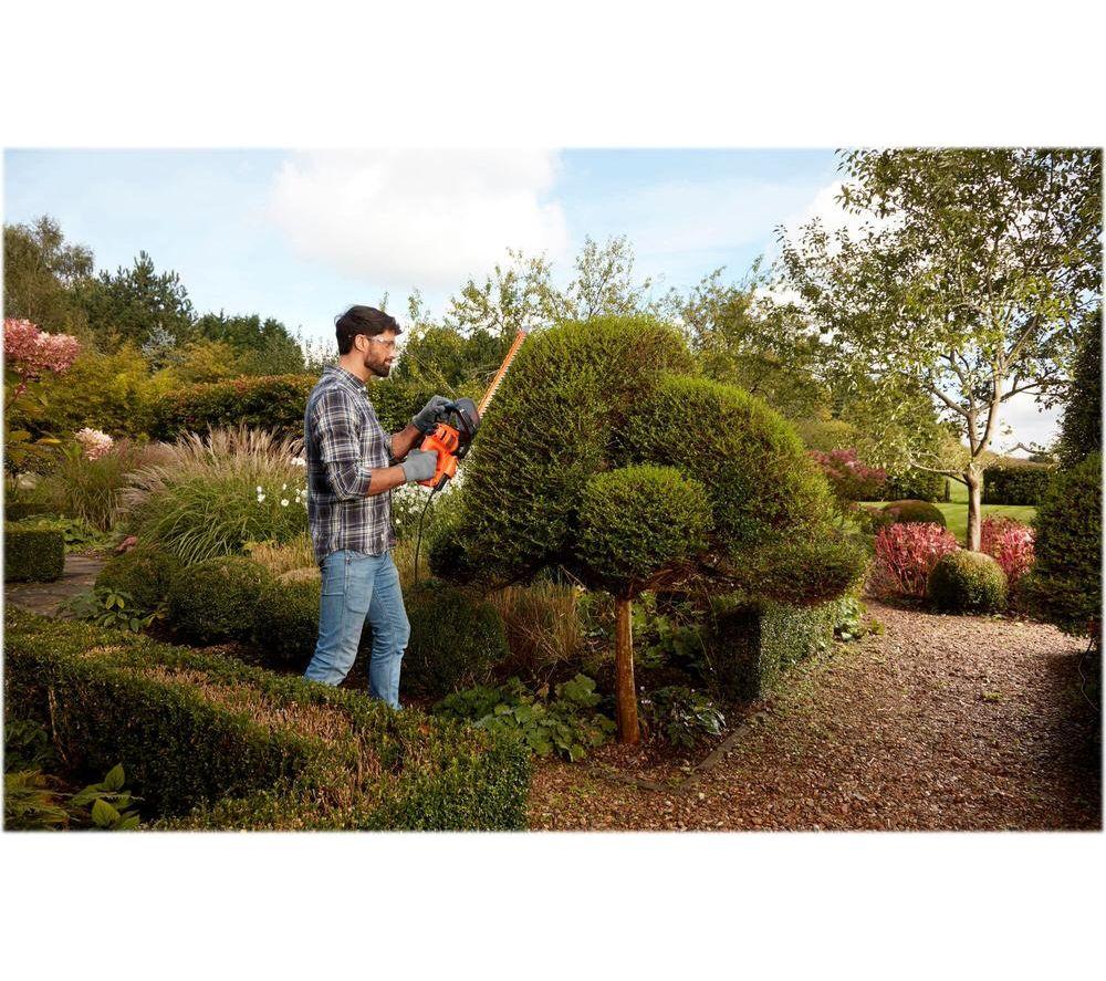 BLACK + DECKER BEHTS401-GB Corded Hedge Trimmer image number 7 of 10