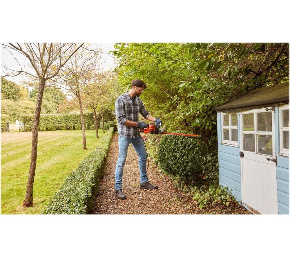 BLACK + DECKER BEHTS401-GB Corded Hedge Trimmer image number 8 of 10