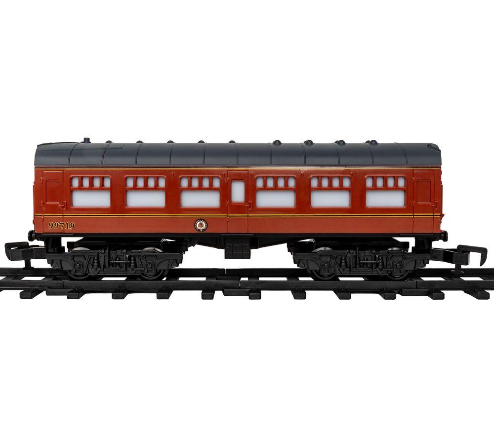 LIONEL TRAINS Hogwarts Express 711960 Mini Model Train Set - Black & Brown image number 5 of 11
