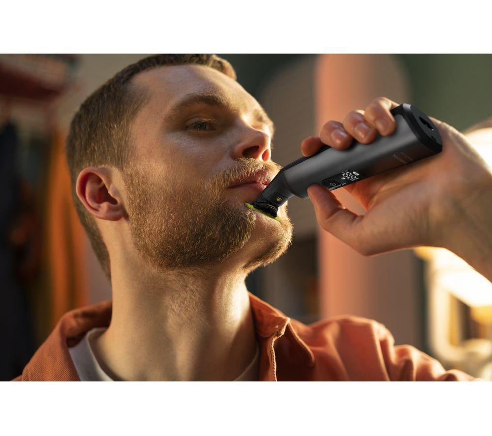 PHILIPS OneBlade Pro 360 QP6651/30 Wet & Dry Hybrid Face & Body Shaver Kit image number 3 of 9