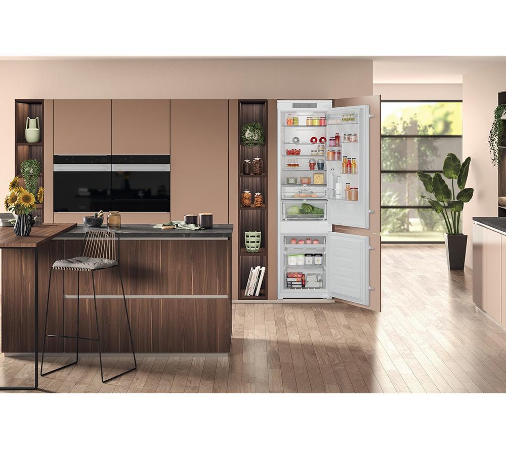 HOTPOINT Total No Frost HTC20 T322 UK Integrated 70/30 Fridge Freezer - Sliding Hinge image number 14 of 15
