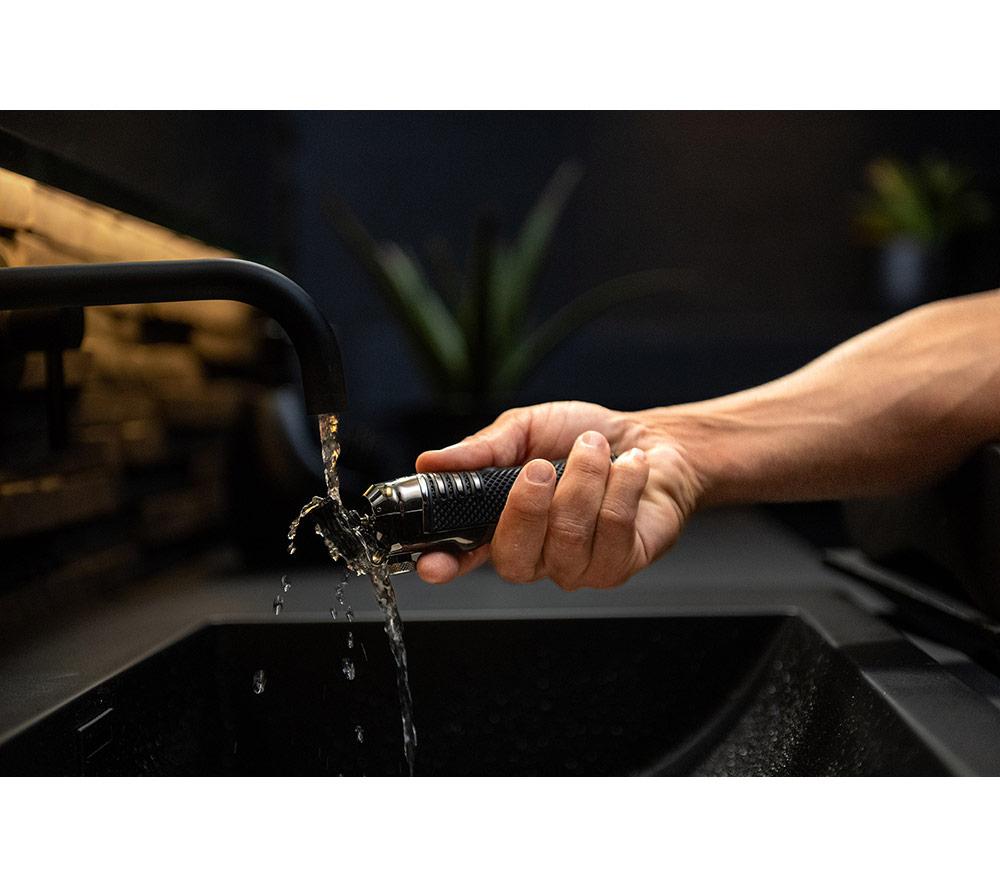 WAHL Pro Series High Visibility Wet & Dry Beard Trimmer - Black image number 2 of 9