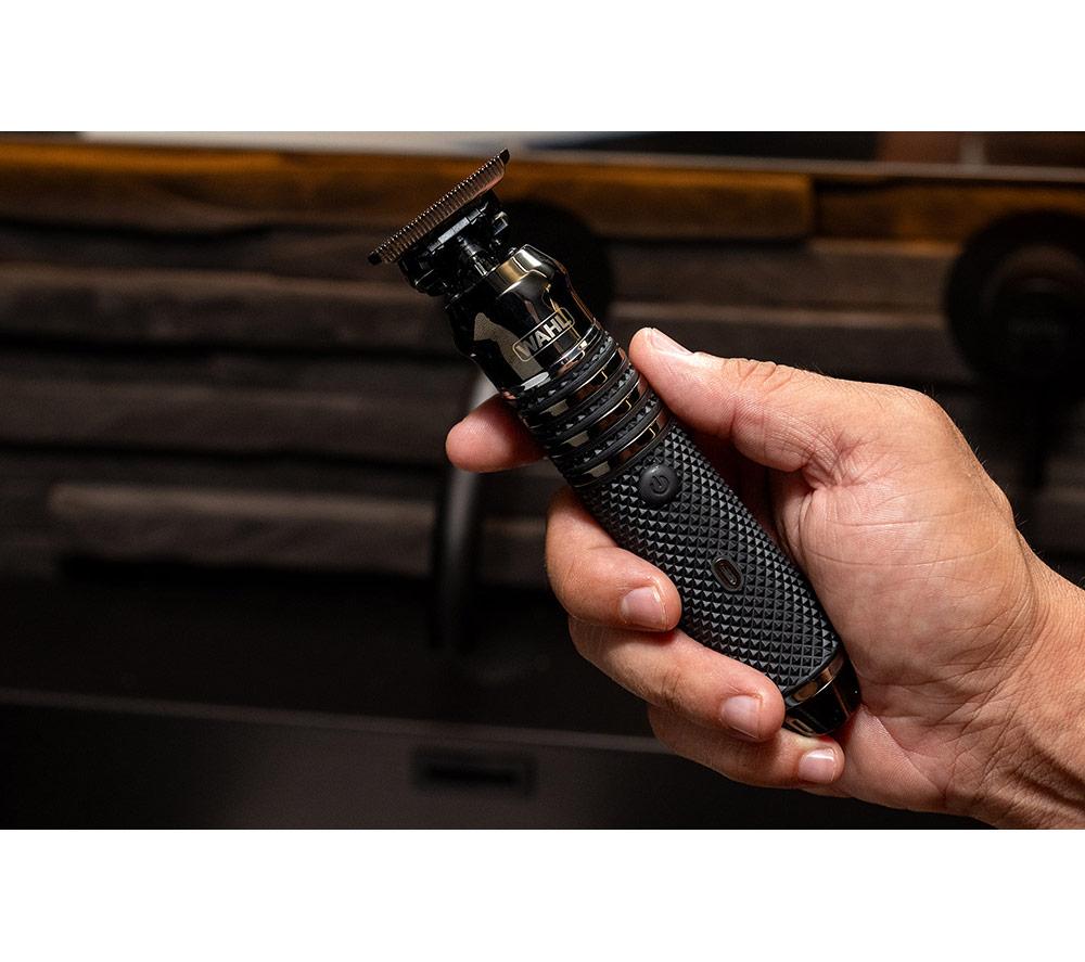 WAHL Pro Series High Visibility Wet & Dry Beard Trimmer - Black image number 9 of 9