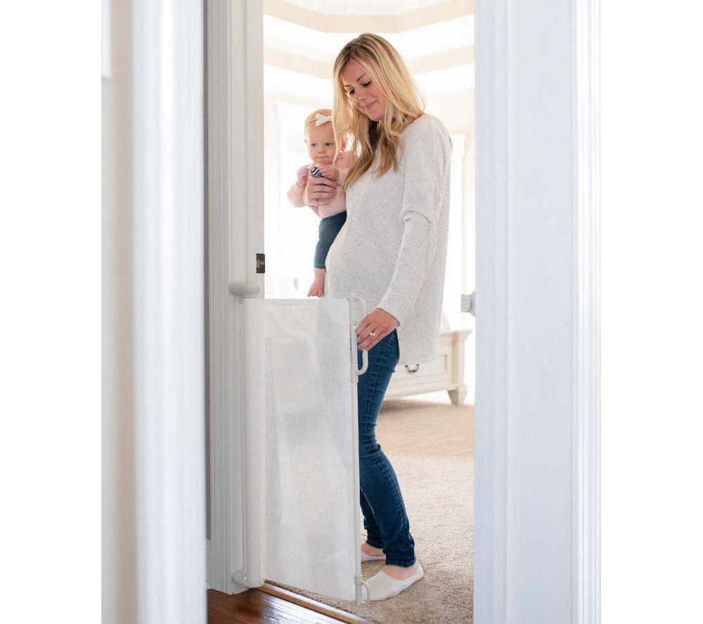 MOMCOZY Retractable Safety Baby Gate 1.75 kg image number 2 of 4