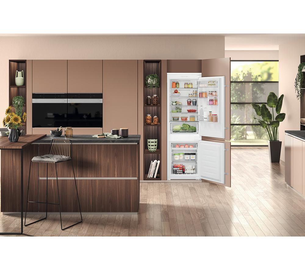 HOTPOINT Total No Frost HTC18 T112 UK Integrated 70 / 30 Fridge Freezer - Sliding Hinge image number 13 of 14