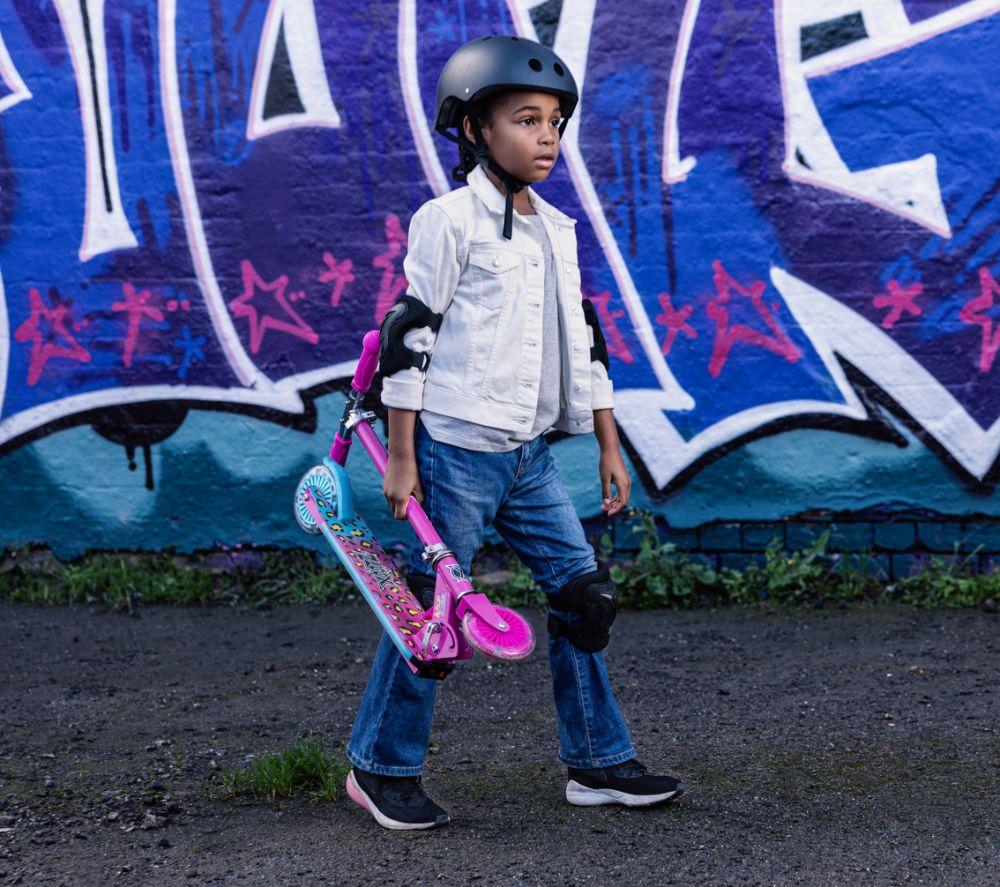 XOOTZ Wild Rider Leopard LED Kids Kick Scooter - Pink image number 2 of 7