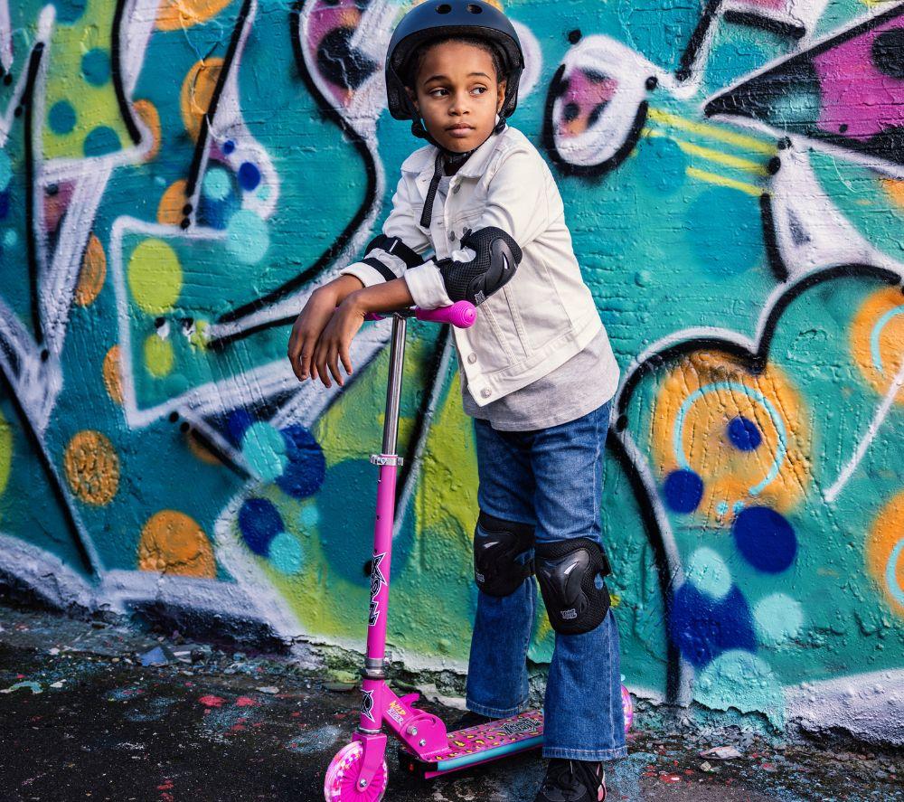 XOOTZ Wild Rider Leopard LED Kids Kick Scooter - Pink image number 3 of 7