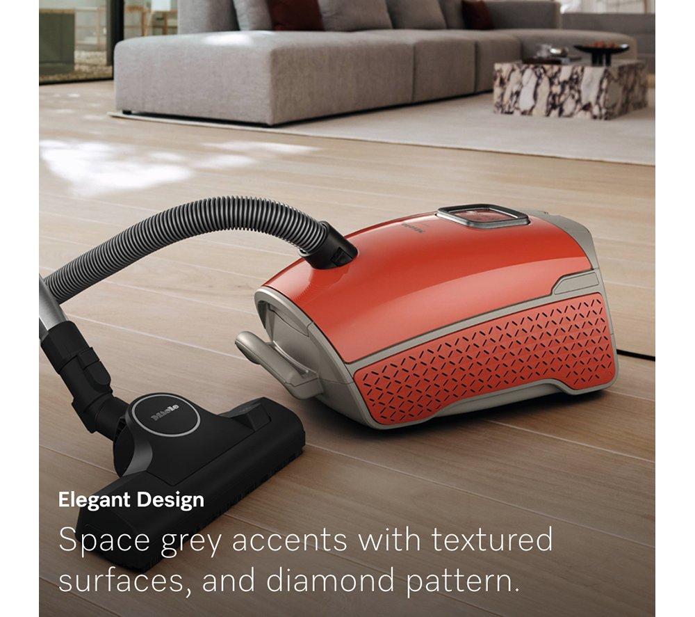 MIELE Guard L1 Cylinder Bagged Vacuum Cleaner - Blue image number 14 of 18