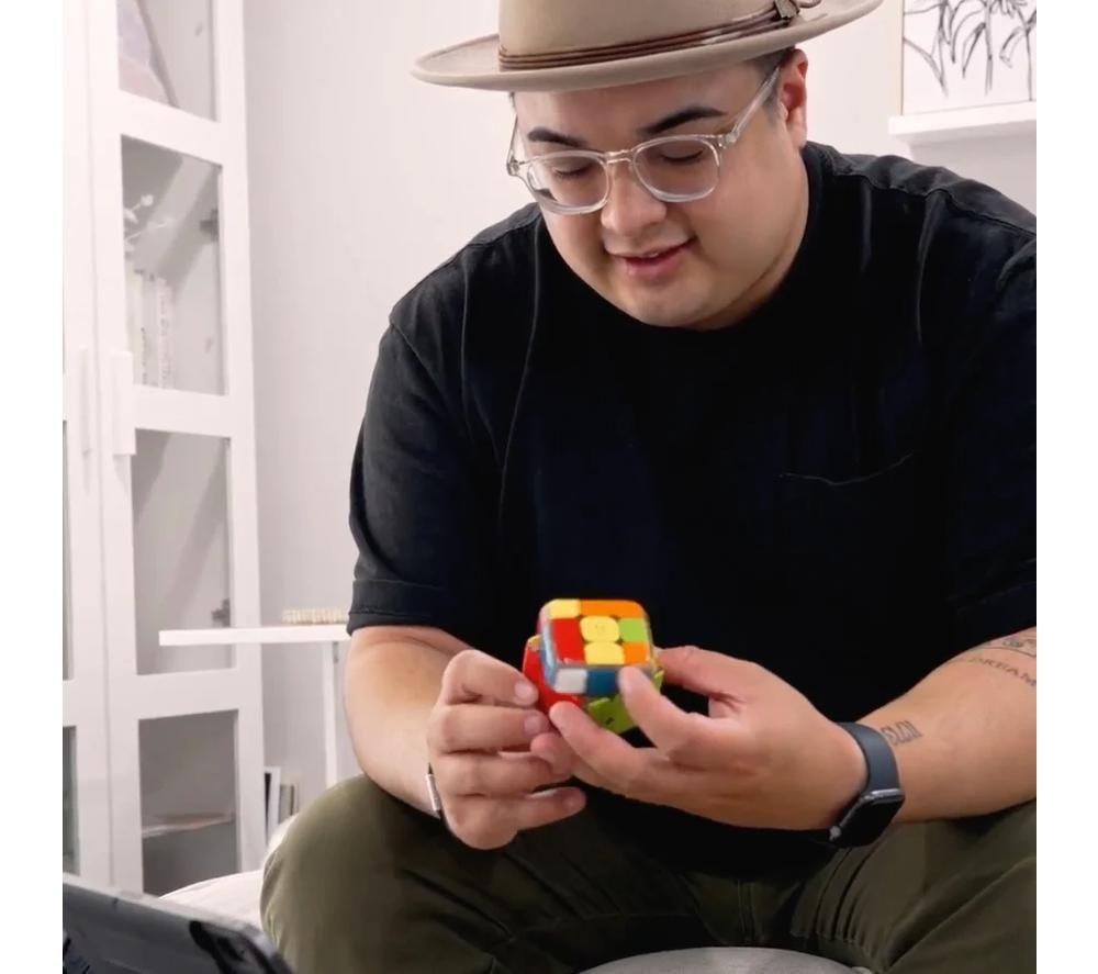 PARTICULA GoCube Edge Smart Rubik's Cube image number 6 of 11