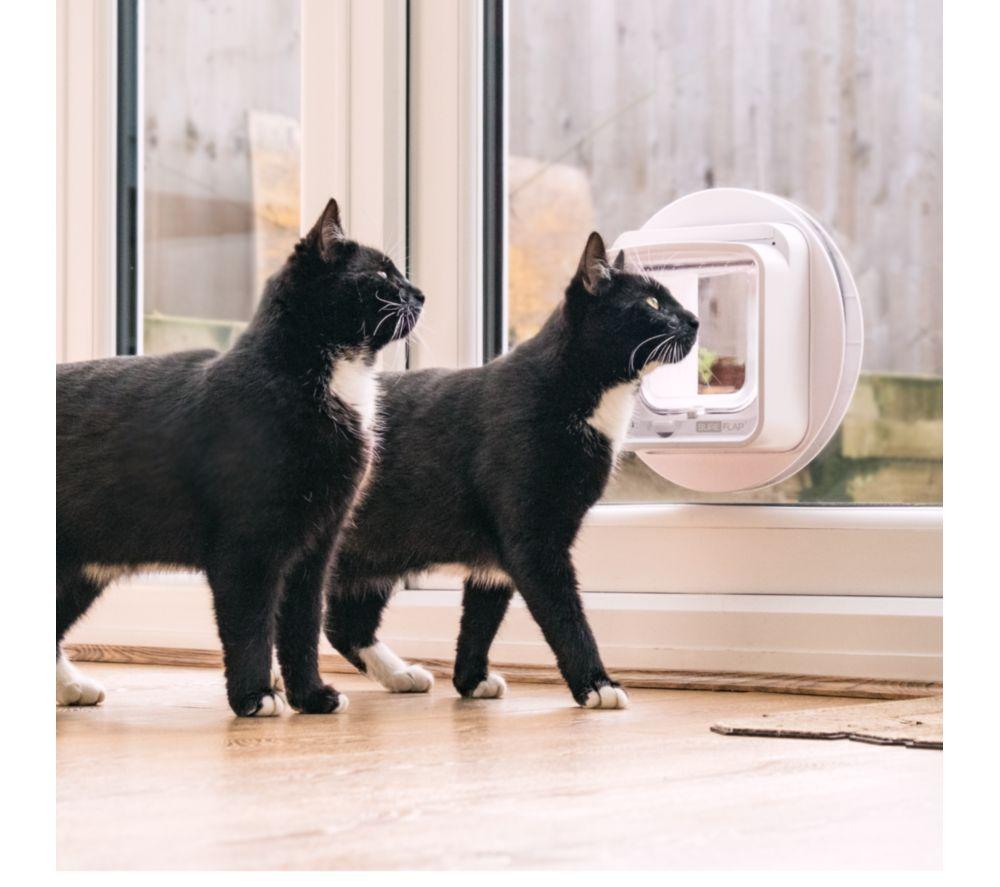 SUREFLAP Microchip Cat Flap Connect & Hub Bundle - White image number 10 of 15