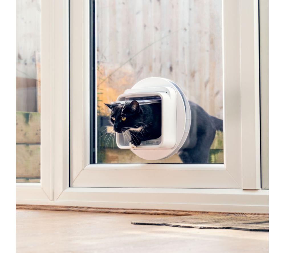 SUREFLAP Microchip Cat Flap Connect & Hub Bundle - White image number 11 of 15