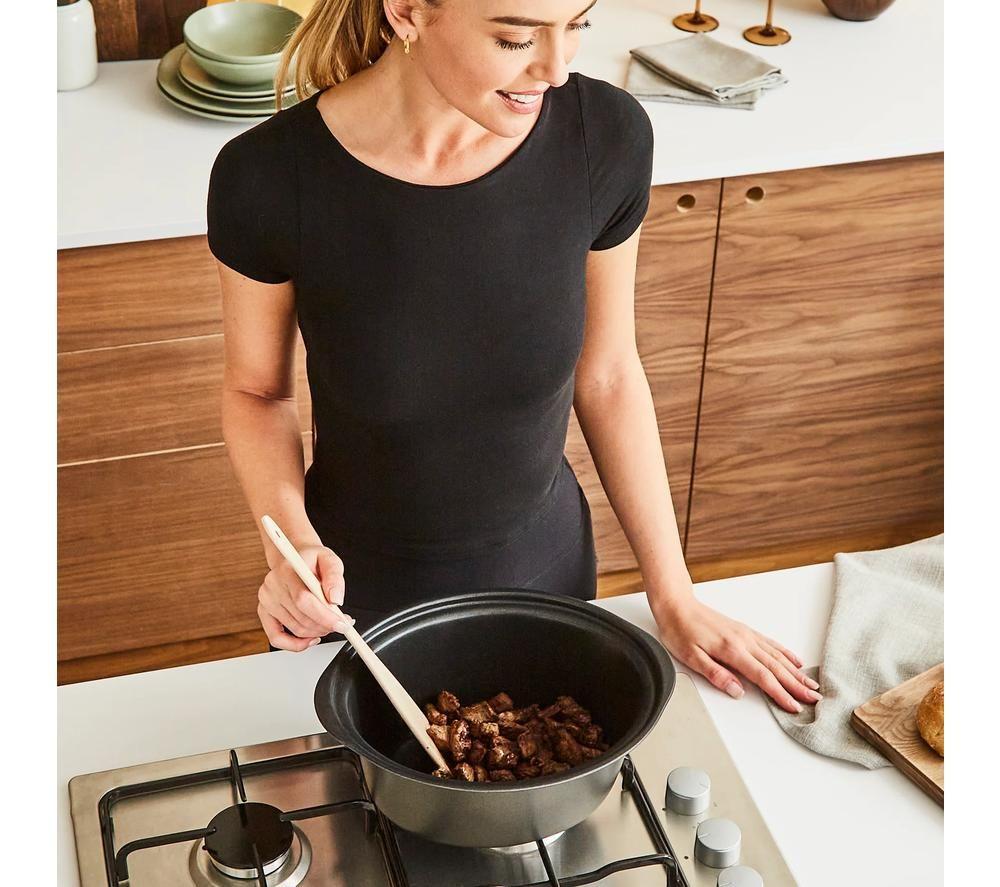 MORPHY RICHARDS Sear and Stew Oval Slow Cooker - Black image number 7 of 12