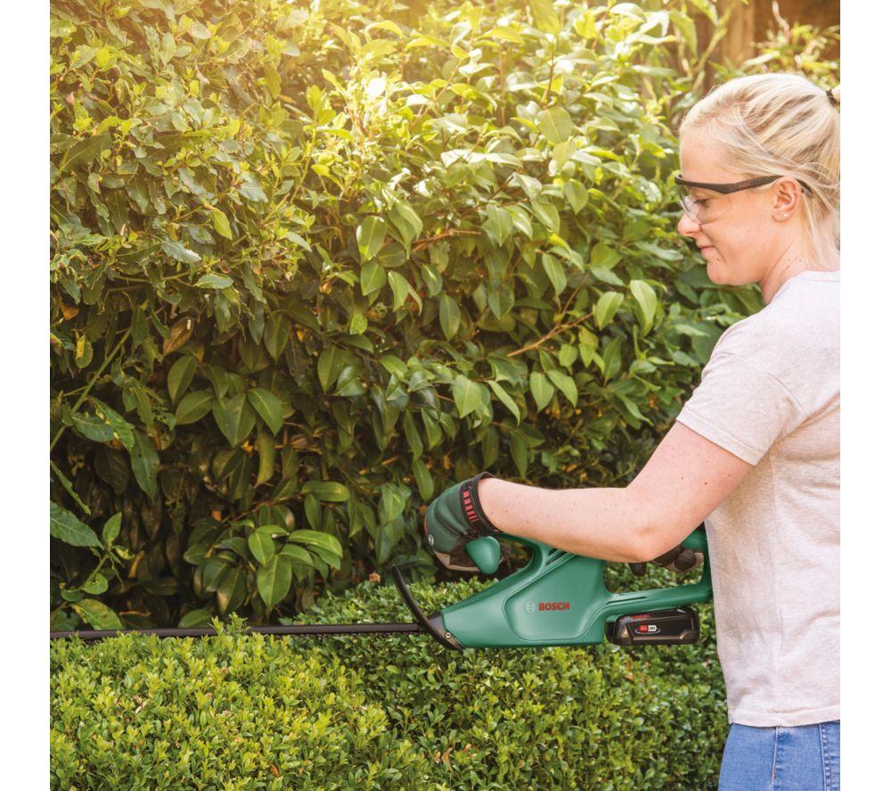 BOSCH EasyHedgeCut 18V-45 Cordless Hedge Trimmer with 1 battery - Black & Green image number 3 of 4