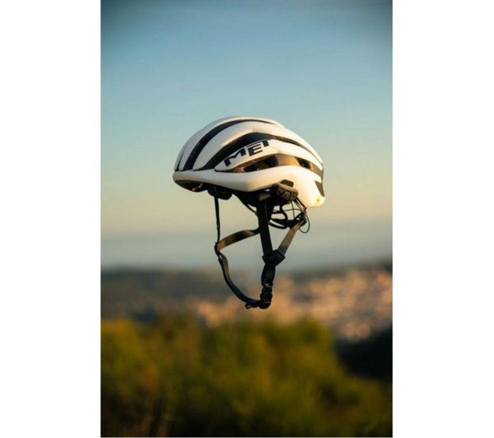 SUPERTOOTH Roamee Bluetooth Headset for Bicycle Helmet image number 14 of 15