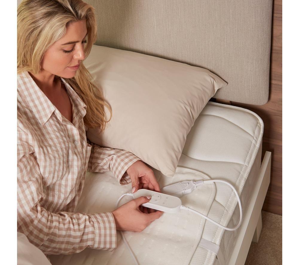 MORPHY RICHARDS EverCosy Fleece Heated Throw - Cream, 200 x 152 cm image number 6 of 9