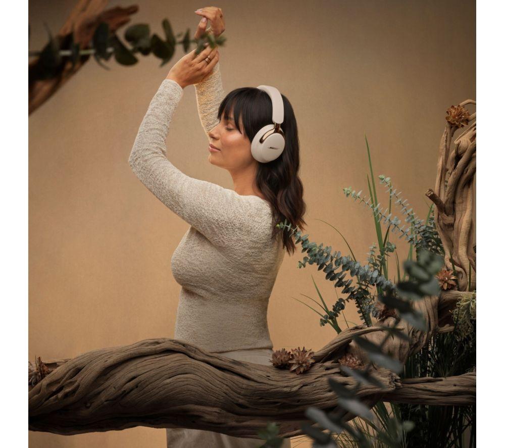 BOSE QuietComfort Ultra (2nd Gen) Wireless Bluetooth Noise-Cancelling Headphones - Driftwood Sand image number 5 of 7