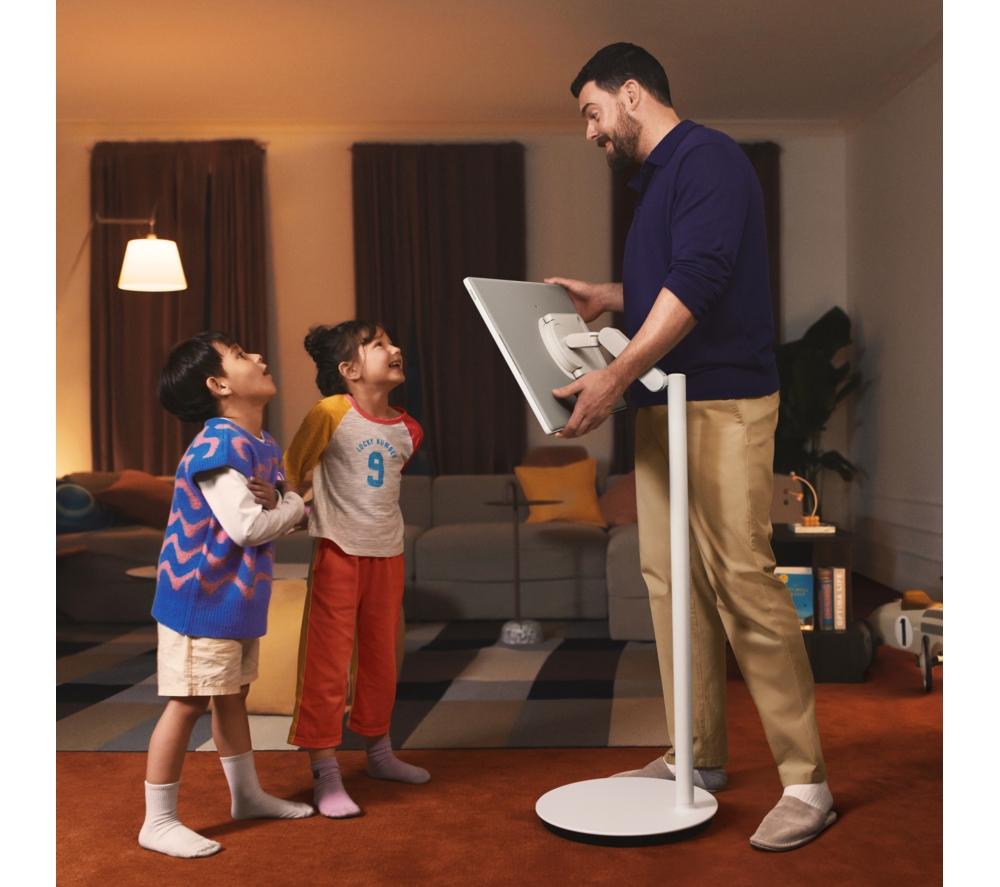 SAMSUNG The Movingstyle UE27LSM7FAXXXU 27" Smart Quad HD HDR LED TV - White image number 11 of 11