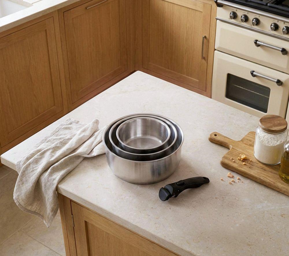 RUSSELL HOBBS RH04034 3-piece Saucepan Set - Silver image number 4 of 7