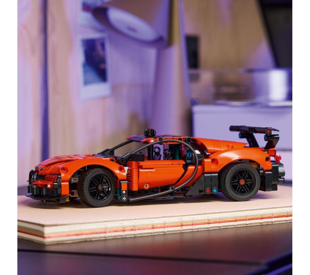 LEGO Technic 42222 Bugatti Chiron Pur Sport Hypercar Set image number 2 of 8