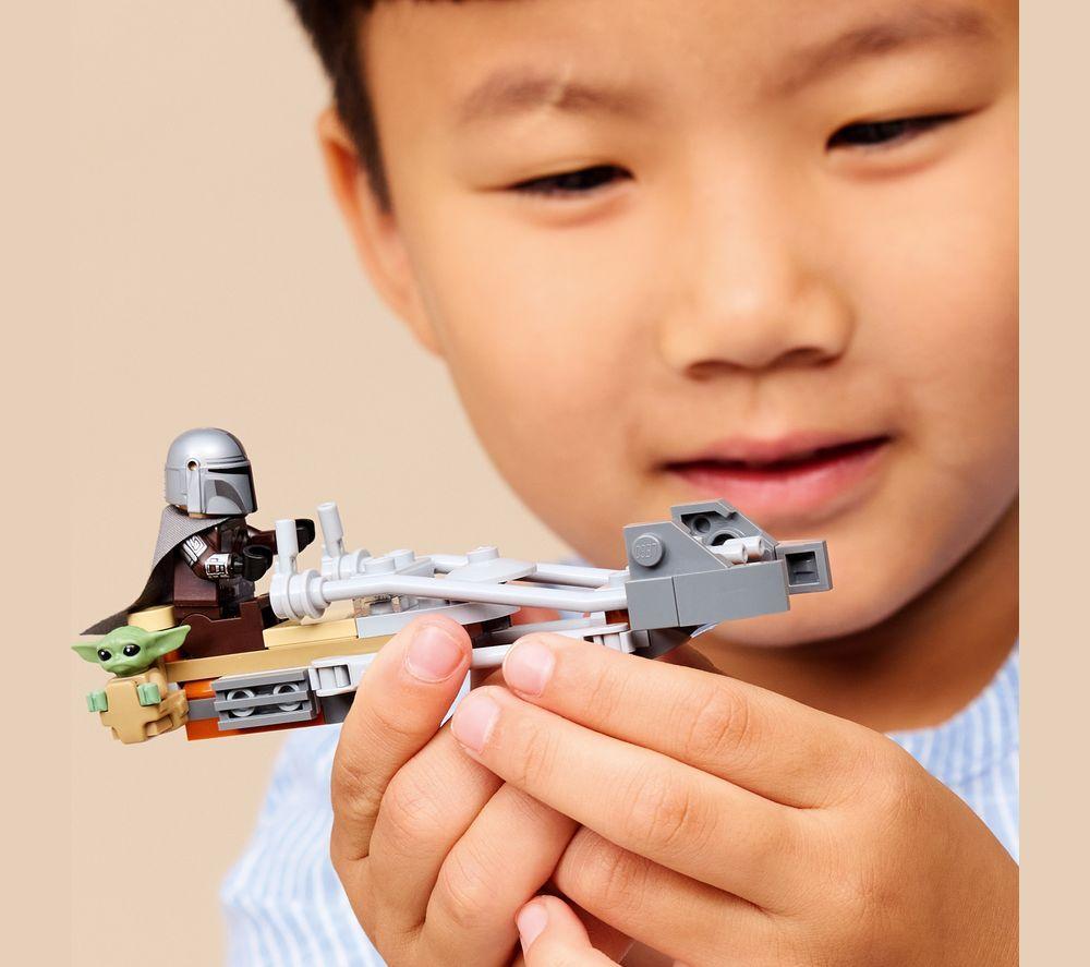 LEGO Star Wars 75436 The Mandalorian & Grogu's Speeder Bike Set image number 7 of 8