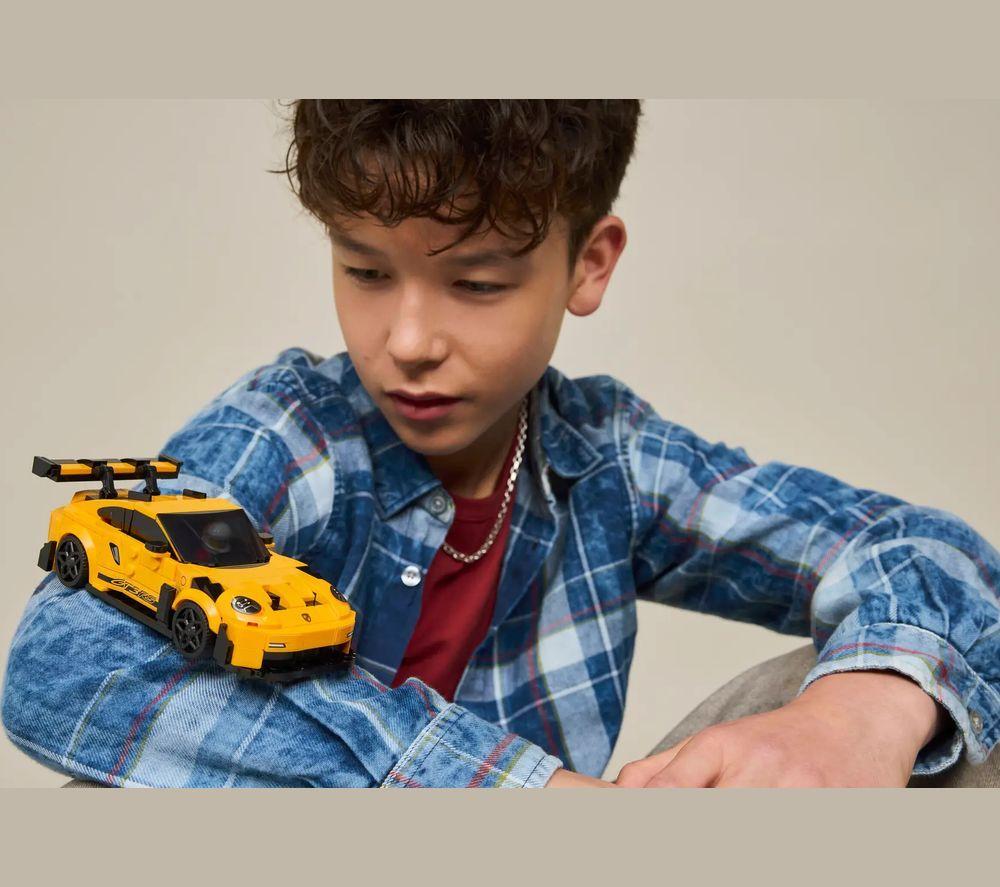 LEGO Speed Champions 77239 Porsche 911 GT3 RS Super Car Set image number 4 of 10