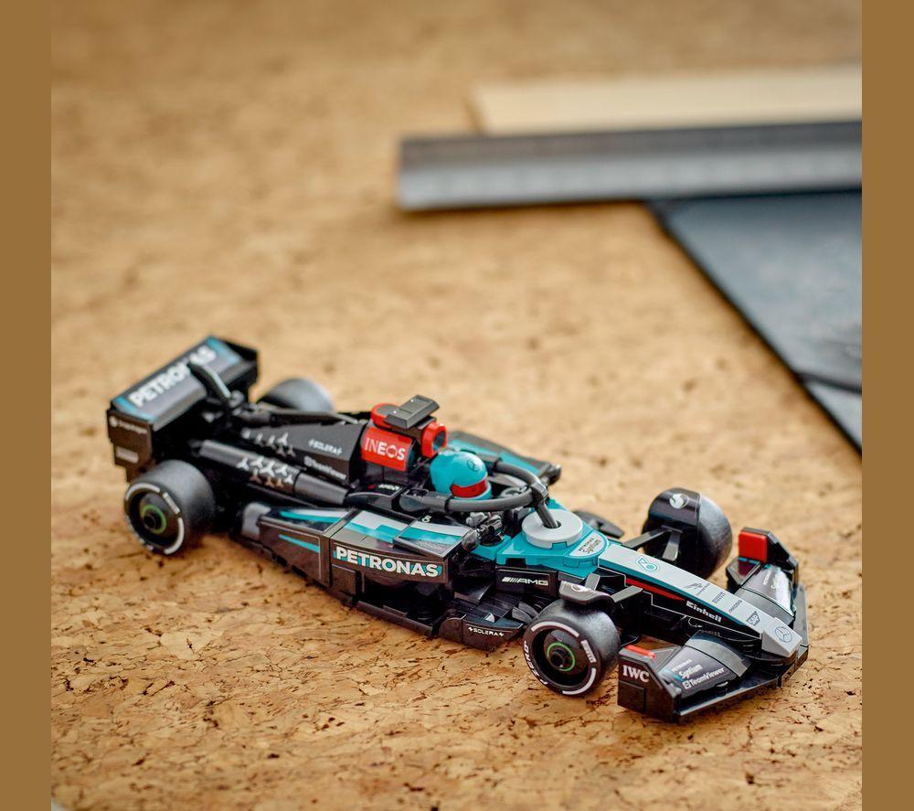 LEGO Speed Champions 77244 Mercedes-AMG F1 W15 Race Car Set image number 6 of 8