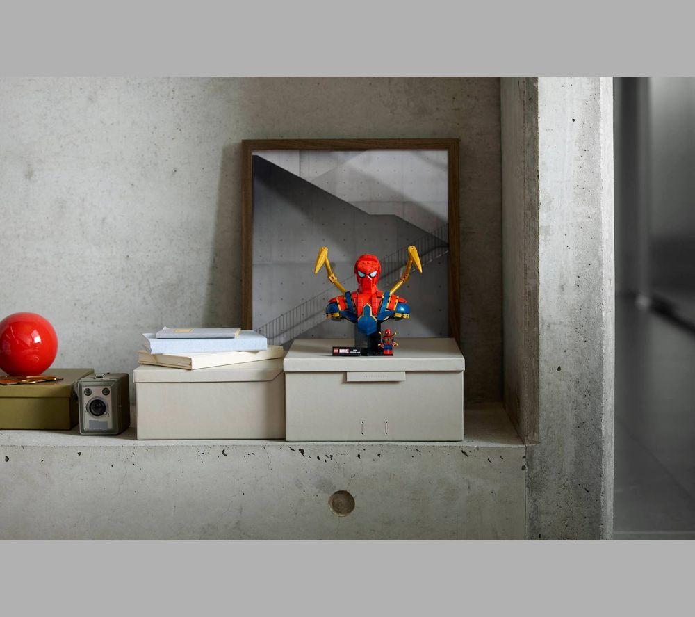 LEGO Marvel 76326 Iron Spider-Man Bust Set for Adults image number 2 of 7