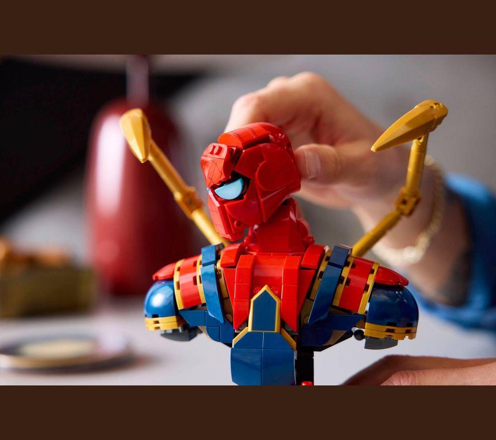 LEGO Marvel 76326 Iron Spider-Man Bust Set for Adults image number 5 of 7