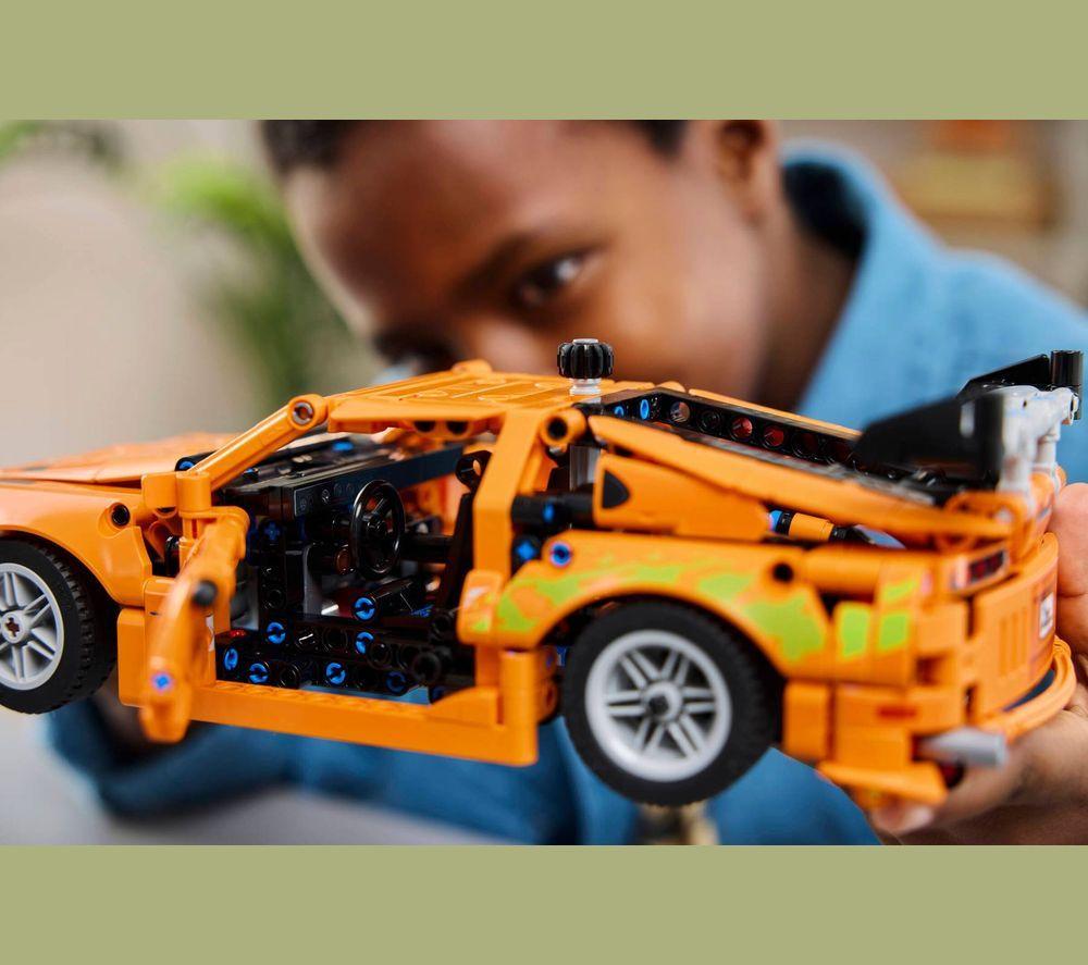LEGO Technic 42204 Fast and Furious Toyota Supra MK4 set image number 3 of 11