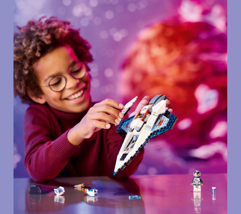 LEGO City 60430 Interstellar Spaceship Set image number 2 of 7