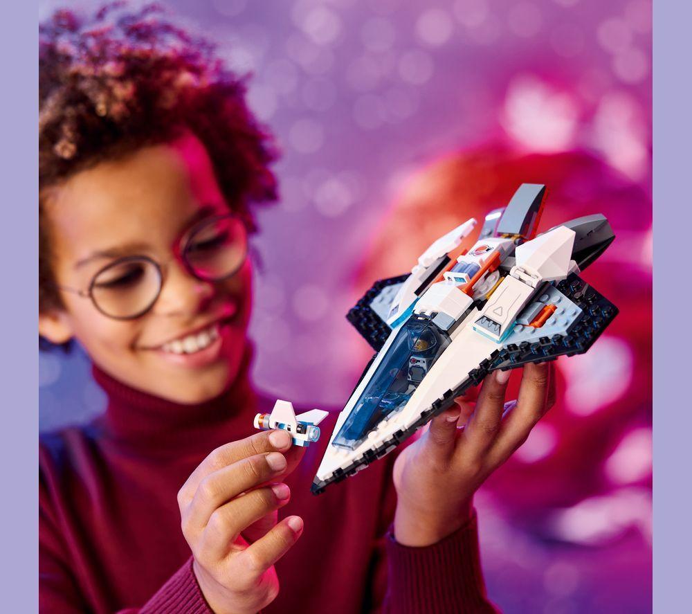 LEGO City 60430 Interstellar Spaceship Set image number 3 of 7