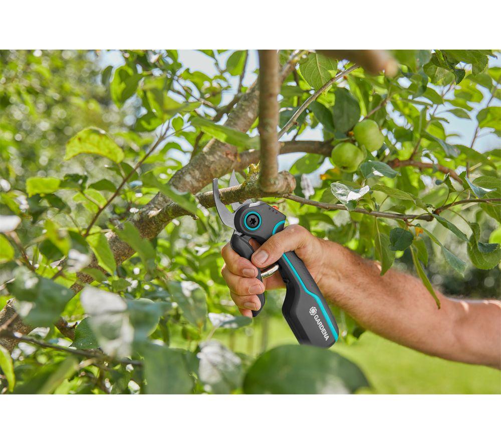 GARDENA AssistCut Electric Secateurs image number 5 of 7