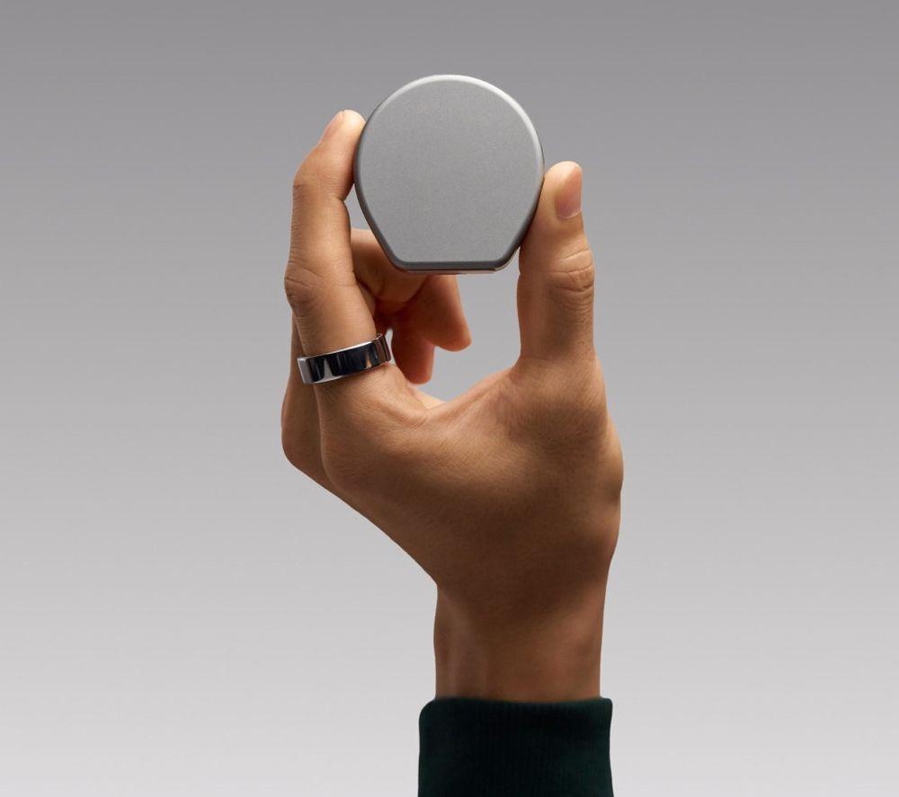OURA Ring 4 Wireless Charging Case - Size 5 image number 3 of 6
