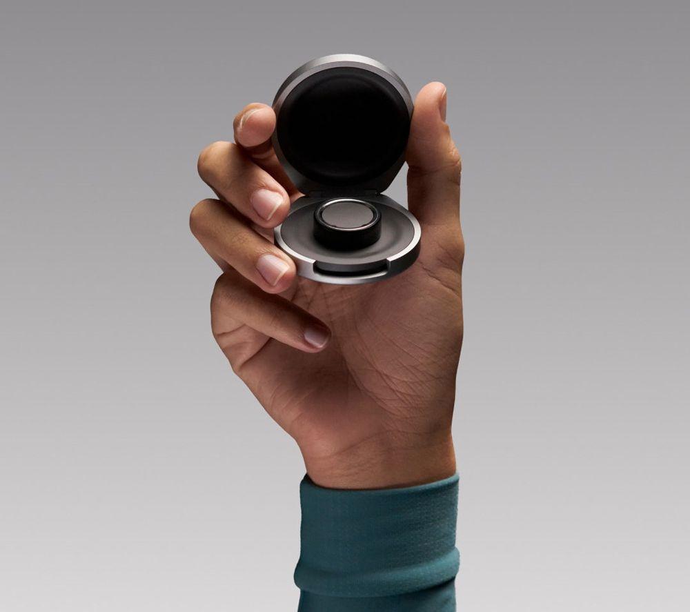 OURA Ring 4 Wireless Charging Case - Size 9 image number 6 of 6
