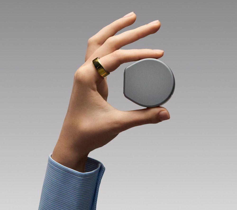 OURA Ring 4 Wireless Charging Case - Size 10 image number 5 of 6