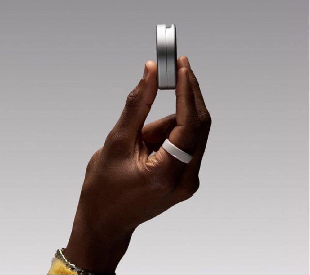 OURA Ring 4 Wireless Charging Case - Size 14 image number 3 of 6