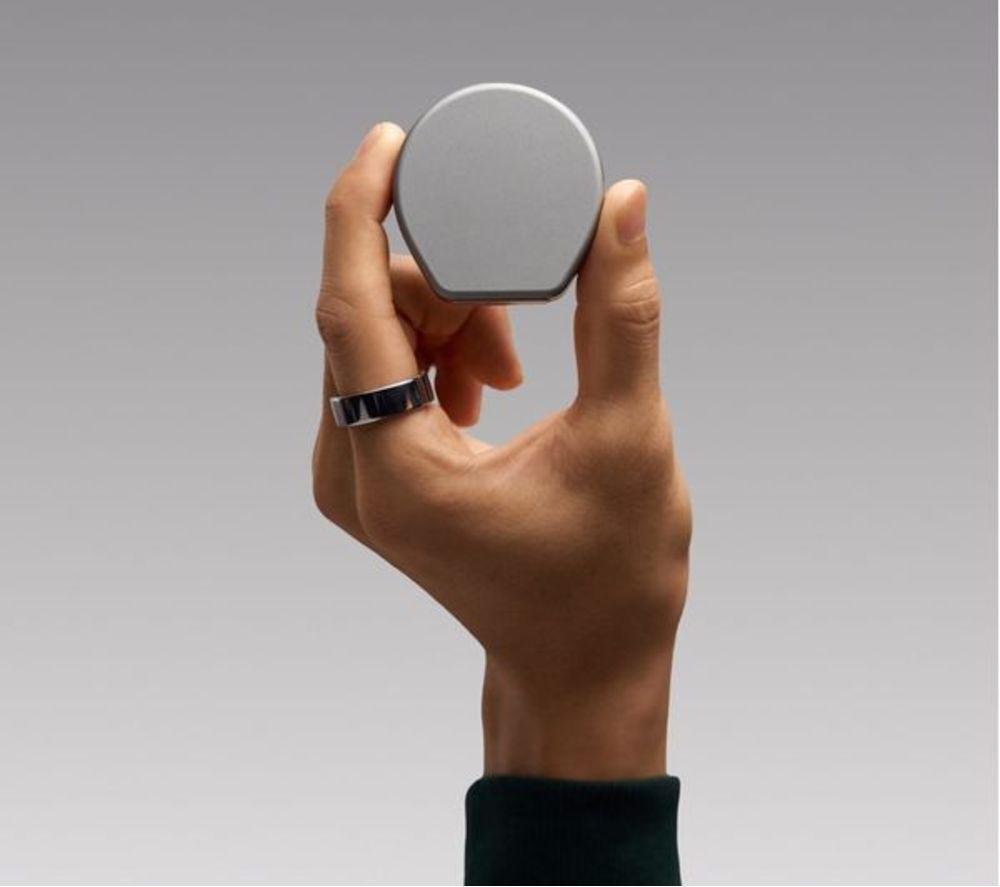 OURA Ring 4 Wireless Charging Case - Size 14 image number 5 of 6