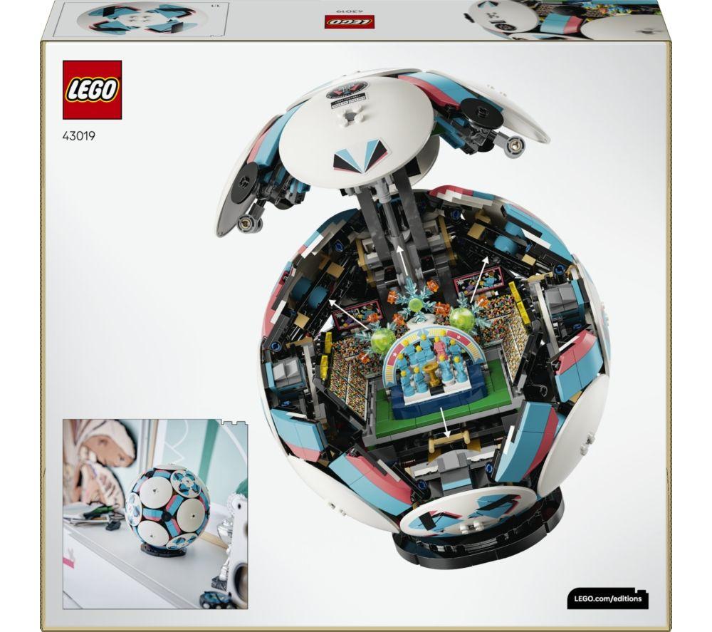 LEGO Editions 43019 Football Ball Set image number 2 of 5