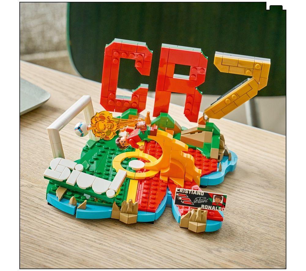 LEGO Editions 43012 Cristiano Ronaldo &ndash; Football Highlights Set image number 2 of 3