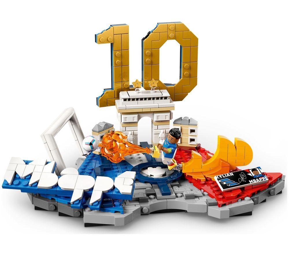 LEGO Editions 43013 Kylian Mbapp&eacute;: Football Highlights Set image number 5 of 10