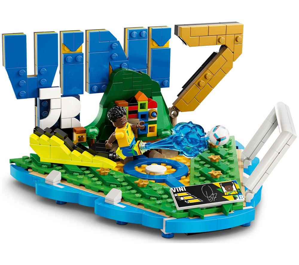 LEGO Editions 43027 Vini Jr.: Football Highlights Set image number 8 of 10